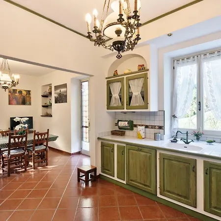 Castagneri Hillview Villa *