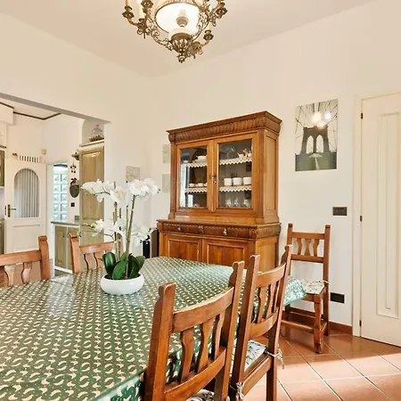 Castagneri Hillview Villa